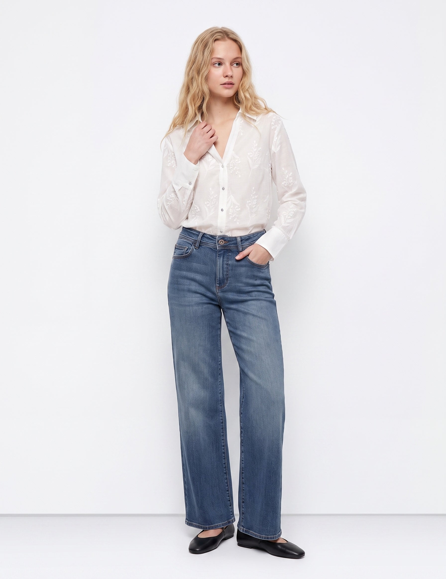 Vaquero TIFFOSI One Size Wide 1 azul denim — frontal con modelo