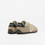 VEJA GT Suede Taupe Pierre vista trasera