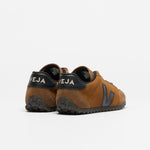 VEJA GT Suede Cognac Black vista trasera