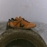 VEJA GT Suede Cognac Black detalle