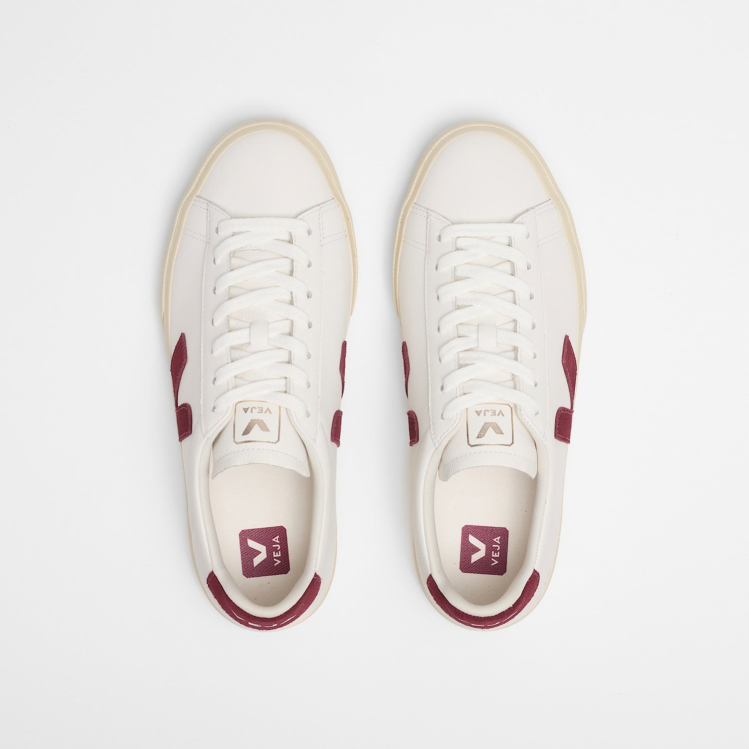 VEJA Campo Leather White Grenat detalle