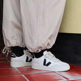 VEJA V-90 Leather White Black detalle