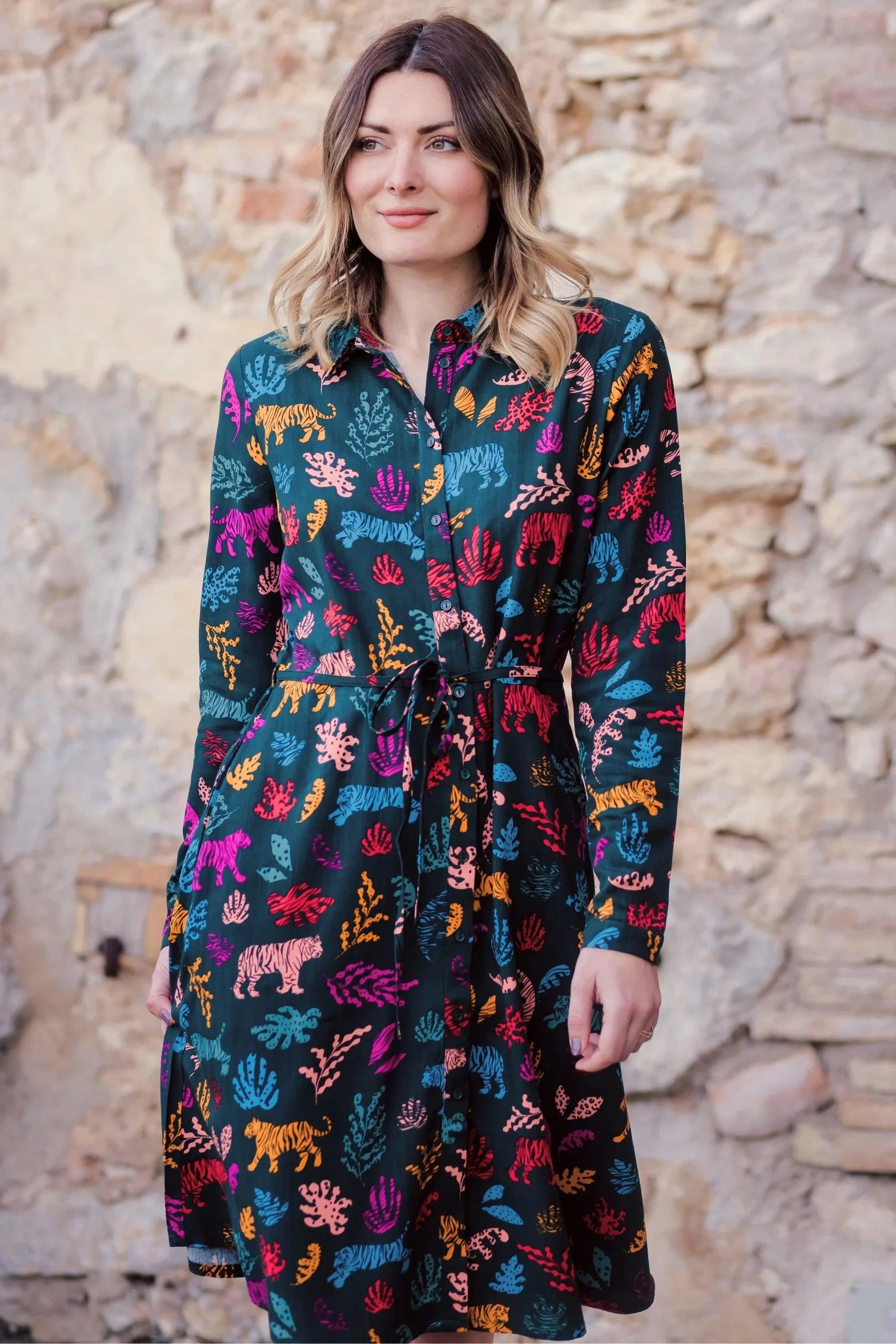 Vestido Sugarhill Camisero Zadie Dark Green Tiger Cutouts - ECRU