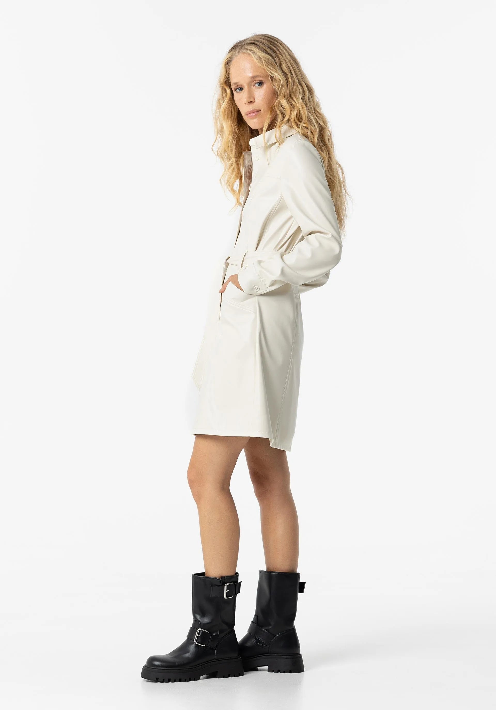 Vestido Tiffosi Mia Efecto Piel con Cinturón - ECRU