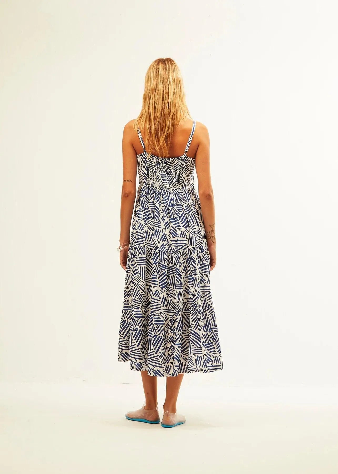 Vestido Xantik Tirantes Largo Dancing Waves - ECRU