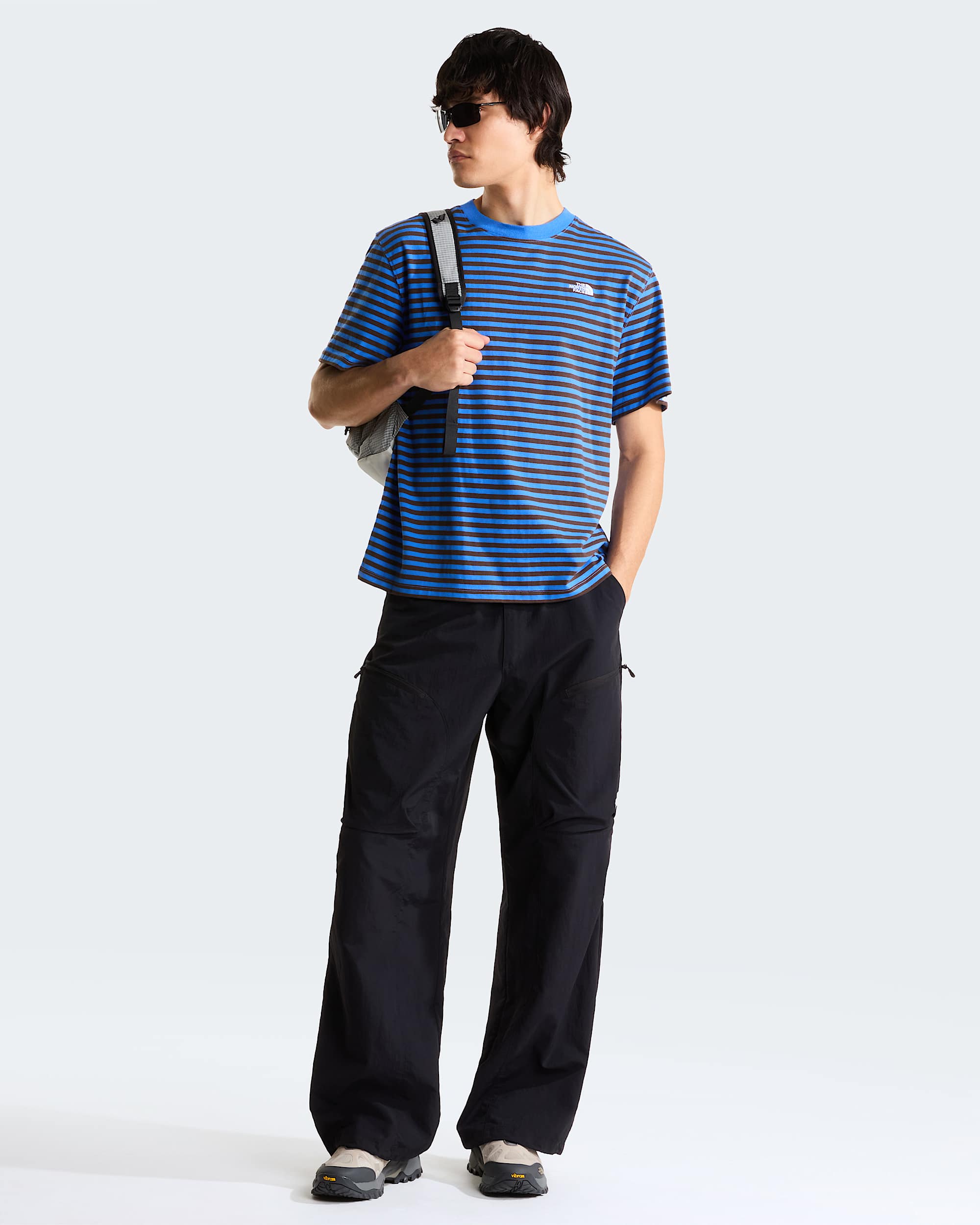 Camiseta The North Face Vista Stripe Active Blue look completo