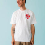 Camiseta WE ARE NOT FRIENDS Love For You Blanca, modelo frontal estudio