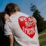Camiseta WE ARE NOT FRIENDS Love For You Blanca, detalle grafico espalda