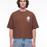 Camiseta WE ARE NOT FRIENDS Boxy Daisy Marrón, modelo frontal