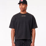 Camiseta WE ARE NOT FRIENDS Campus Boxy Negra, modelo frontal