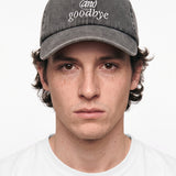 Gorra WE ARE NOT FRIENDS Hello & Goodbye Negra, modelo frontal