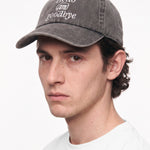 Gorra WE ARE NOT FRIENDS Hello & Goodbye Negra, modelo tres cuartos