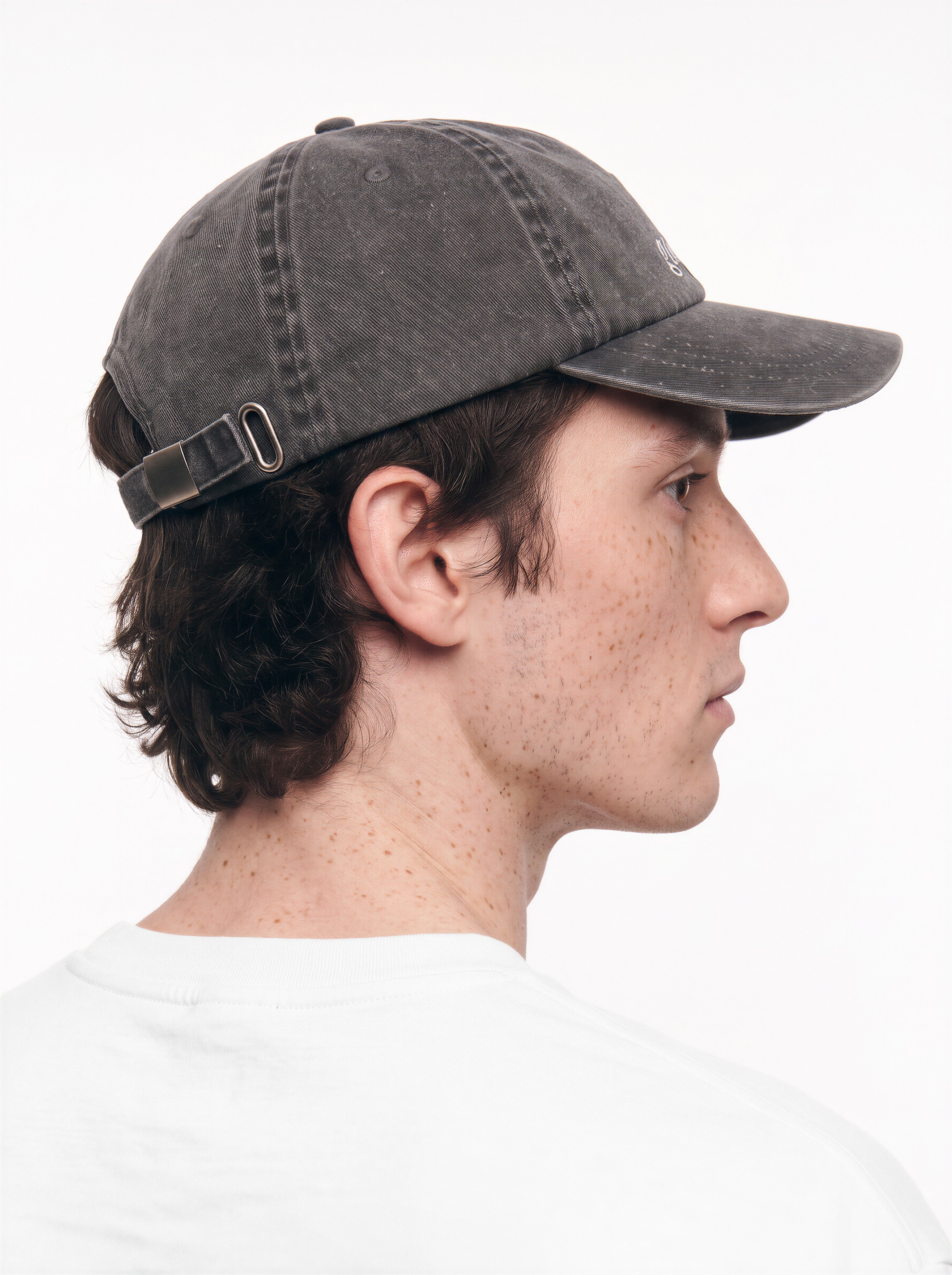 Gorra WE ARE NOT FRIENDS Hello & Goodbye Negra, modelo lateral