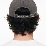 Gorra WE ARE NOT FRIENDS Hello & Goodbye Negra, modelo trasera