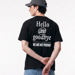 Camiseta WE ARE NOT FRIENDS Hello & Goodbye Negra, modelo espalda
