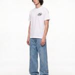 Camiseta WE ARE NOT FRIENDS Hello & Goodbye Blanca, modelo cuerpo entero