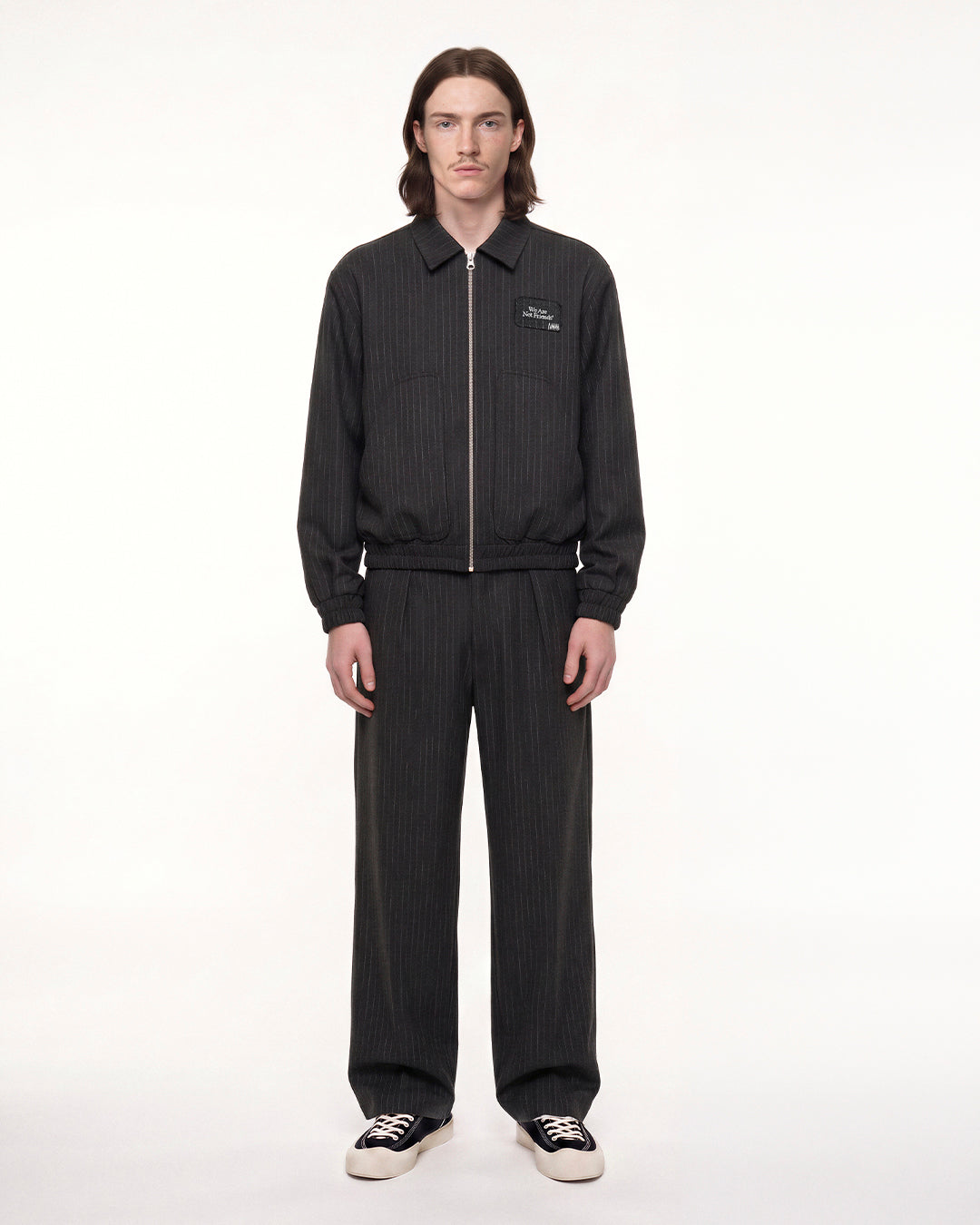 Pantalón WE ARE NOT FRIENDS Jimusho Tailored Negro, modelo frontal