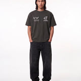 Camiseta WE ARE NOT FRIENDS Lamb Dancing Negra, modelo cuerpo entero