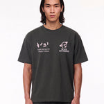 Camiseta WE ARE NOT FRIENDS Lamb Dancing Negra, modelo frontal