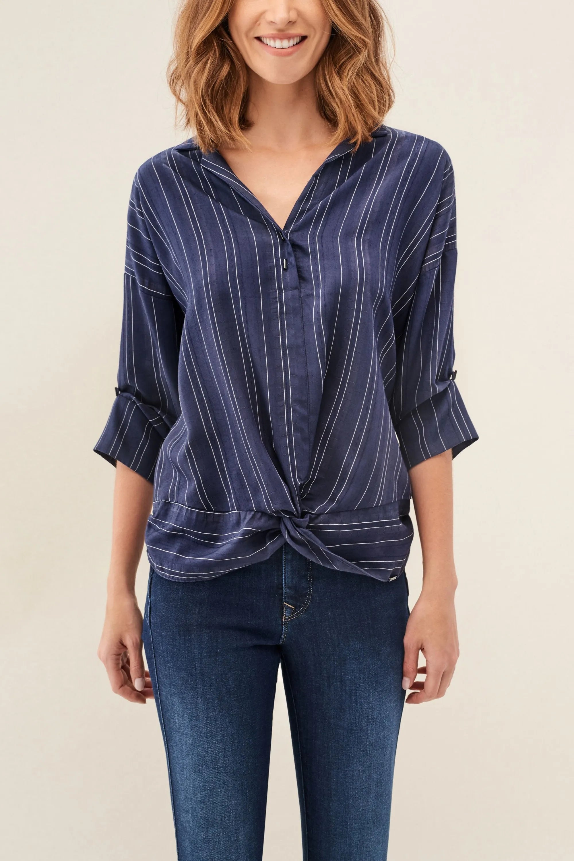 BLUSA CON DETALLE DE BOTONES - ECRU