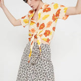 Camisa de cuello solapa con estampado de flores naranjas - ECRU