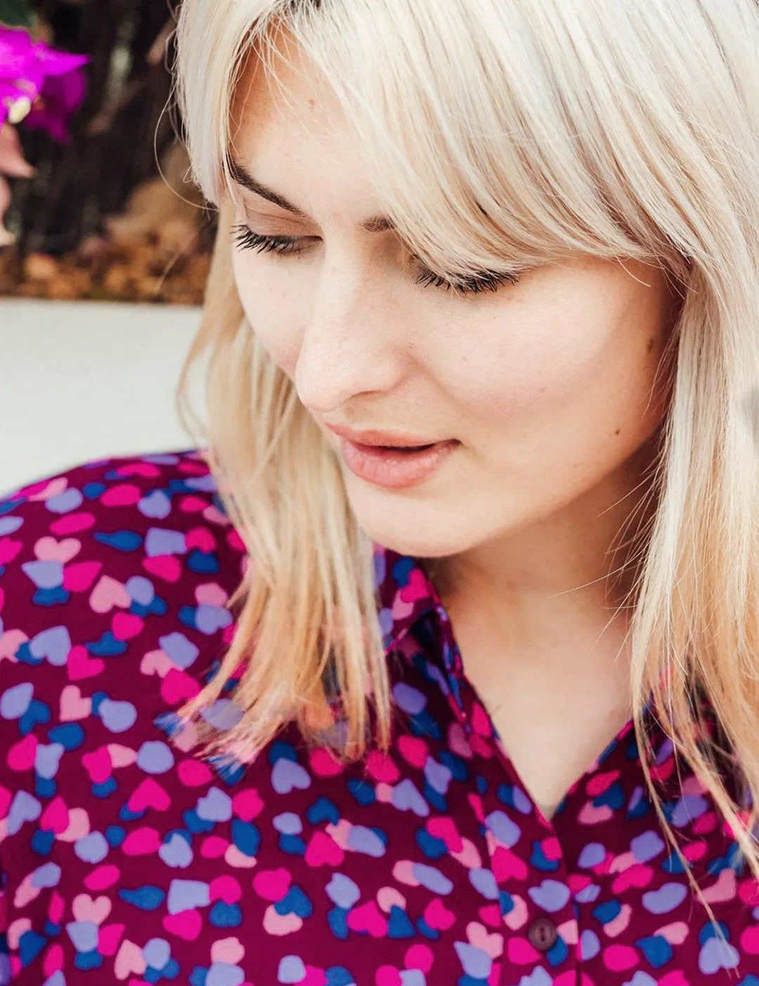 Camisa Queenie Burdeos pétalos de confeti - ECRU