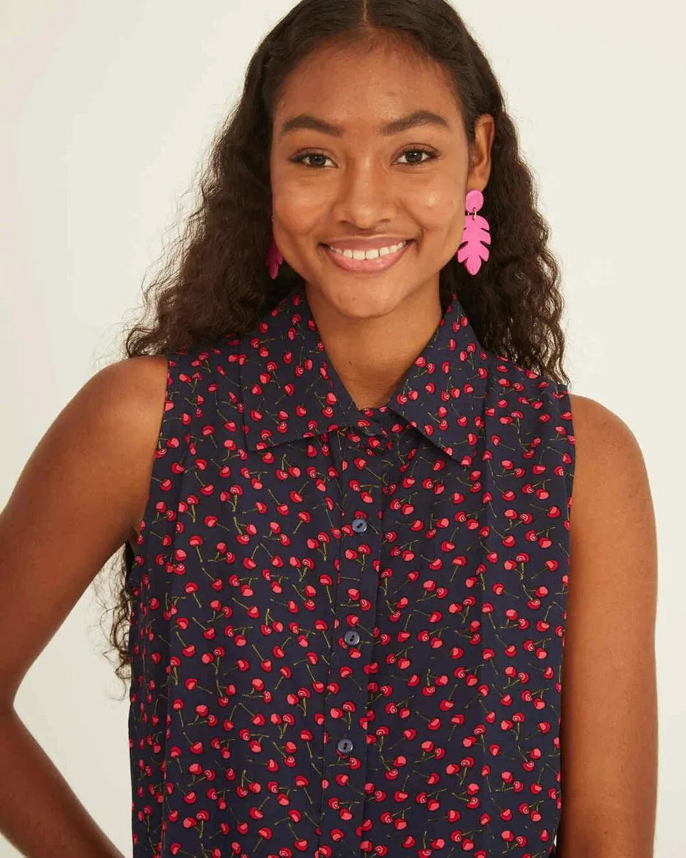 Camisa Xantik Tirantes Navy Cherries - ECRU