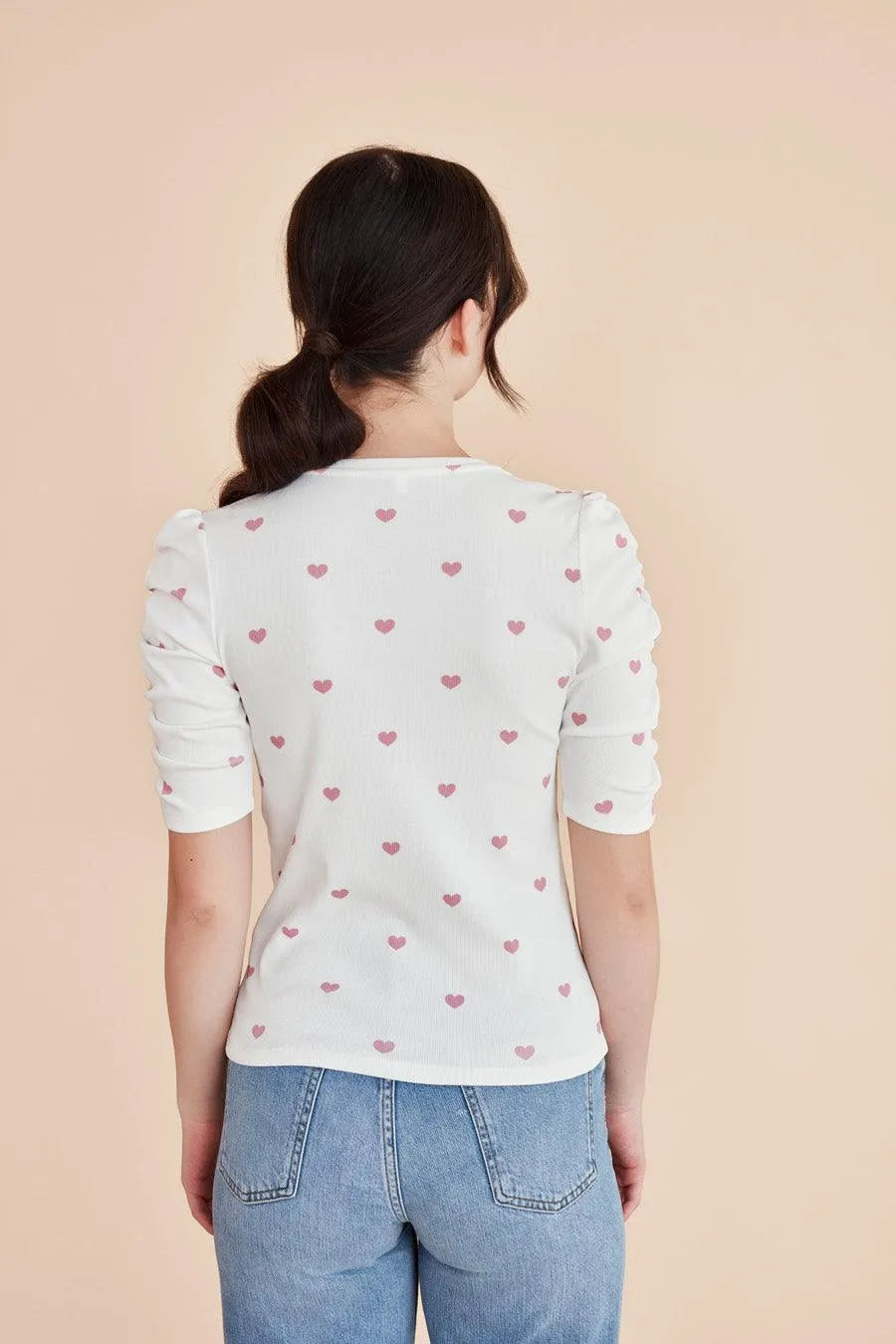 Camiseta Abullonada Corazones - ECRU