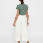 Camiseta Básica AWARE Laurel Wreath - ECRU