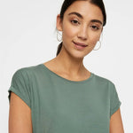 Camiseta Básica AWARE Laurel Wreath - ECRU