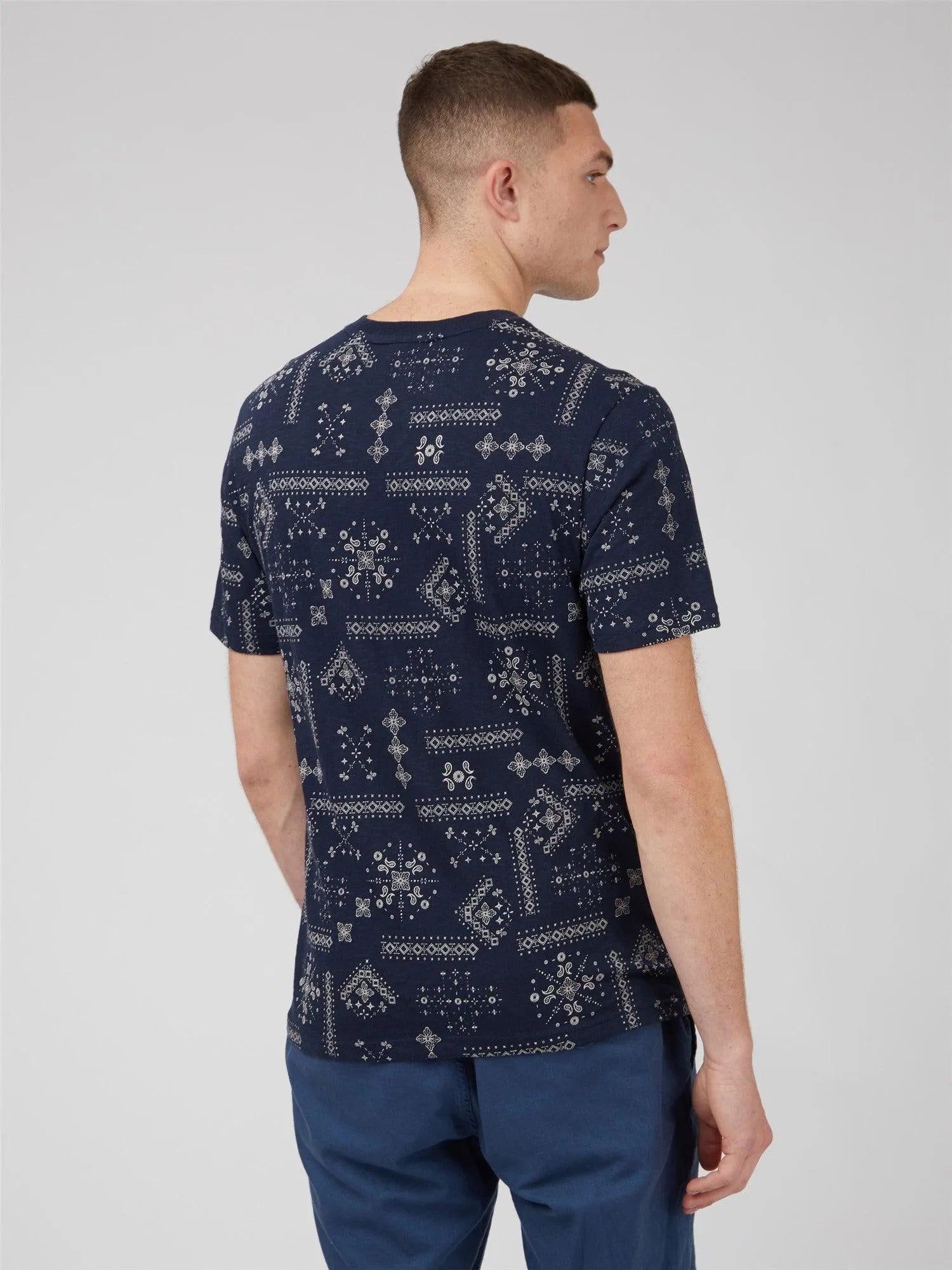 Camiseta Ben Sherman Navy Geo Print - ECRU