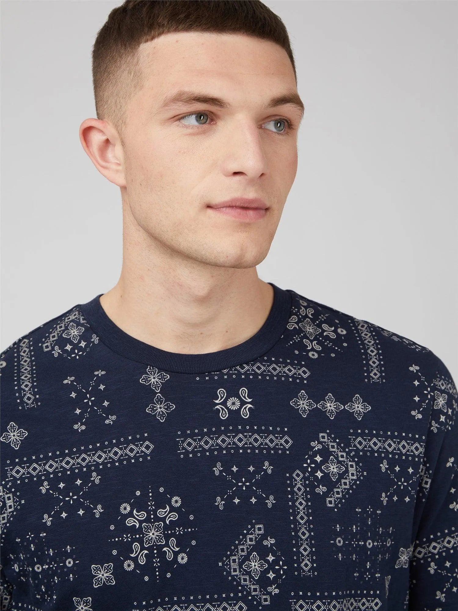 Camiseta Ben Sherman Navy Geo Print - ECRU