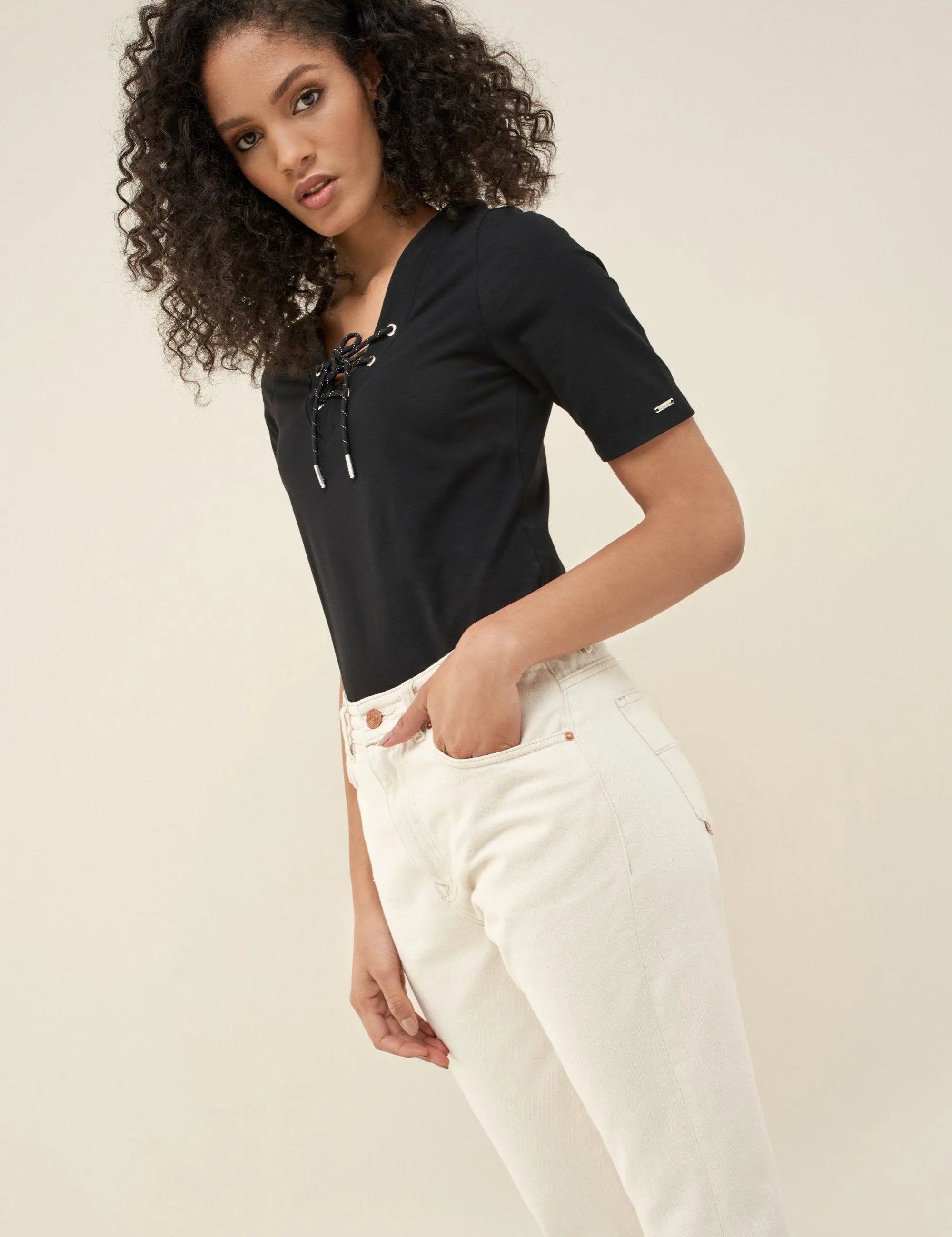 CAMISETA BODY CON DETALLE CUELLO - ECRU