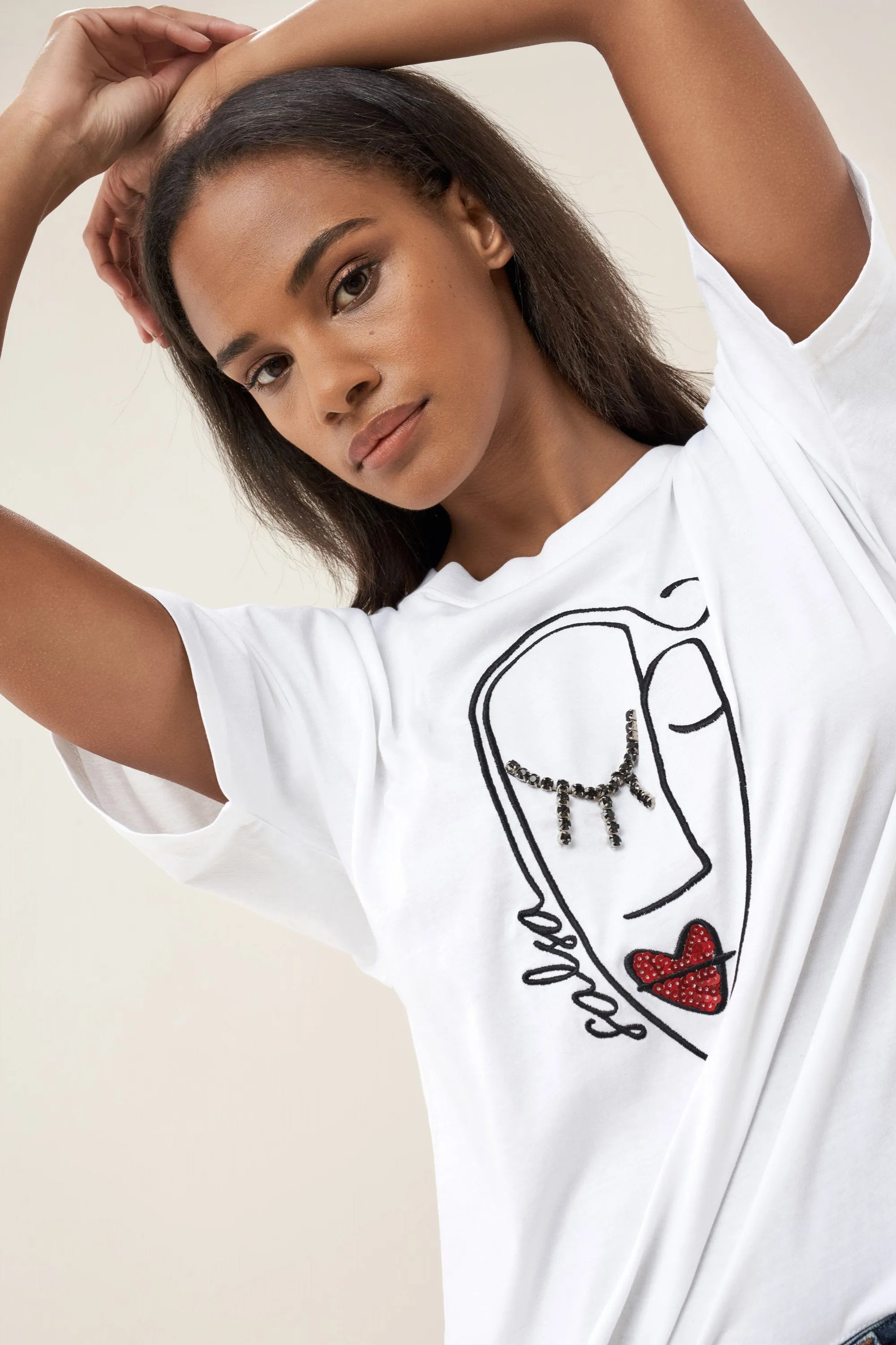 Camiseta con bordado - ECRU