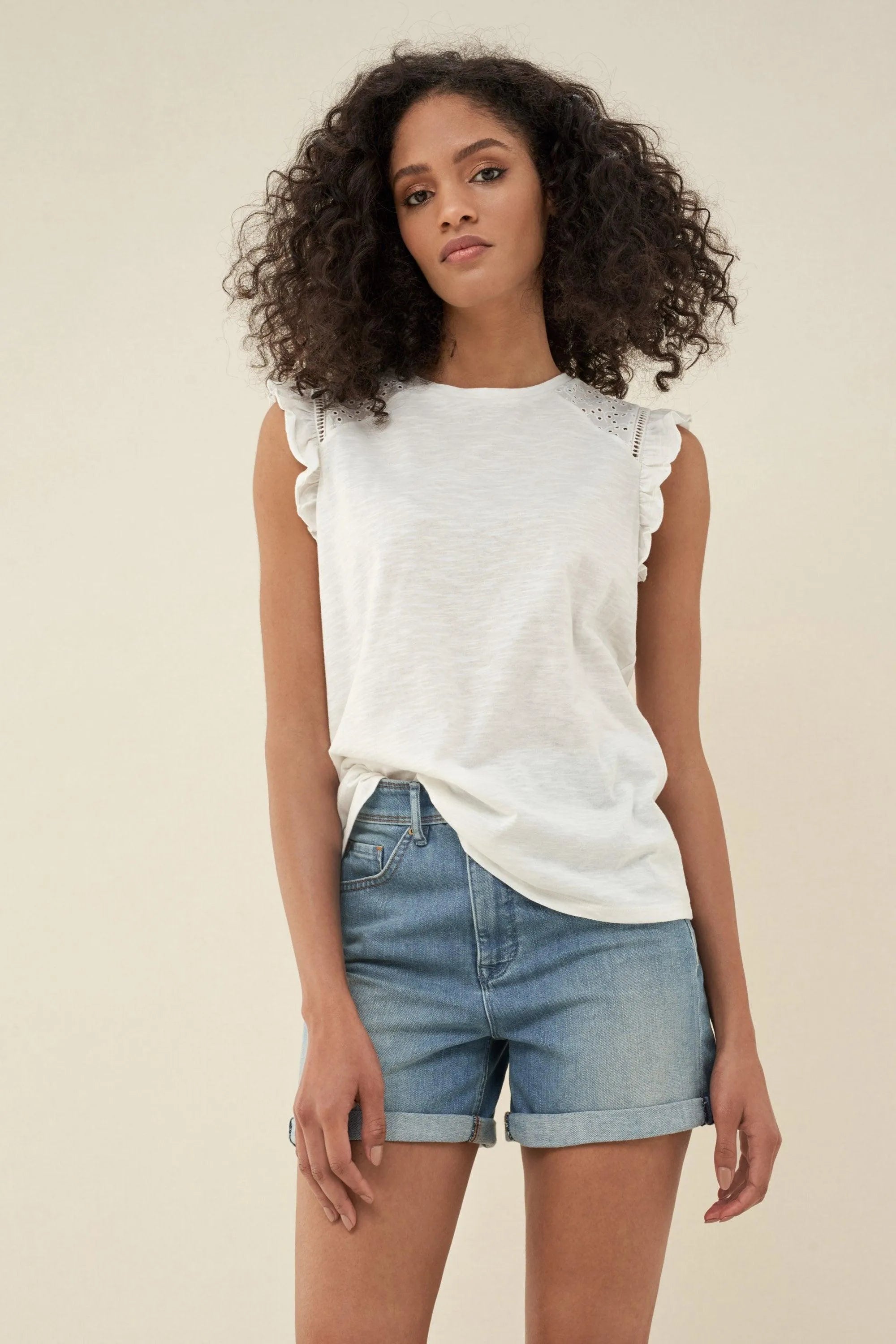 Camiseta con encaje y volantes en las mangas - ECRU