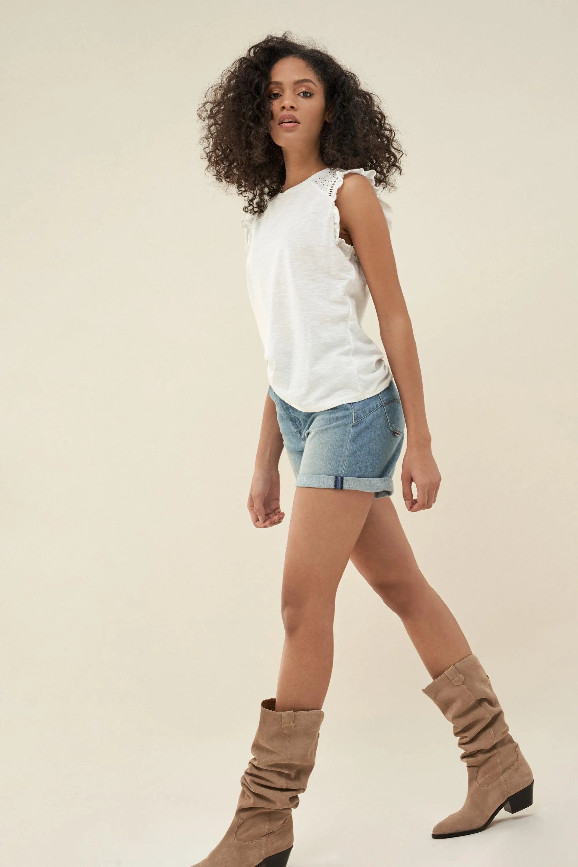 Camiseta con encaje y volantes en las mangas - ECRU