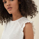 Camiseta con encaje y volantes en las mangas - ECRU