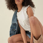 Camiseta con encaje y volantes en las mangas - ECRU