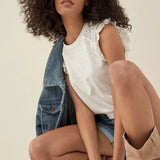 Camiseta con encaje y volantes en las mangas - ECRU