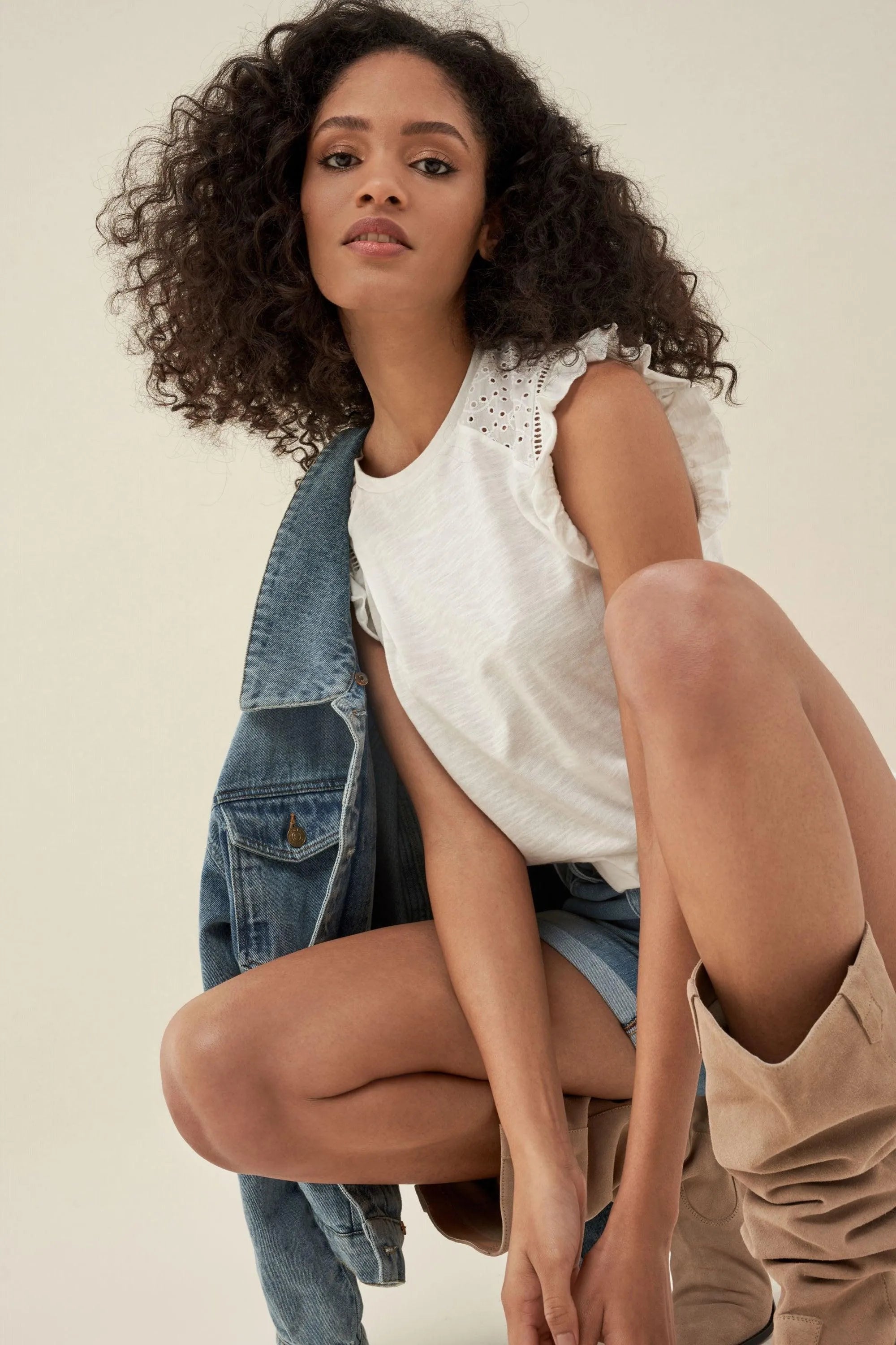 Camiseta con encaje y volantes en las mangas - ECRU