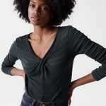 Camiseta con escote en nudo - ECRU