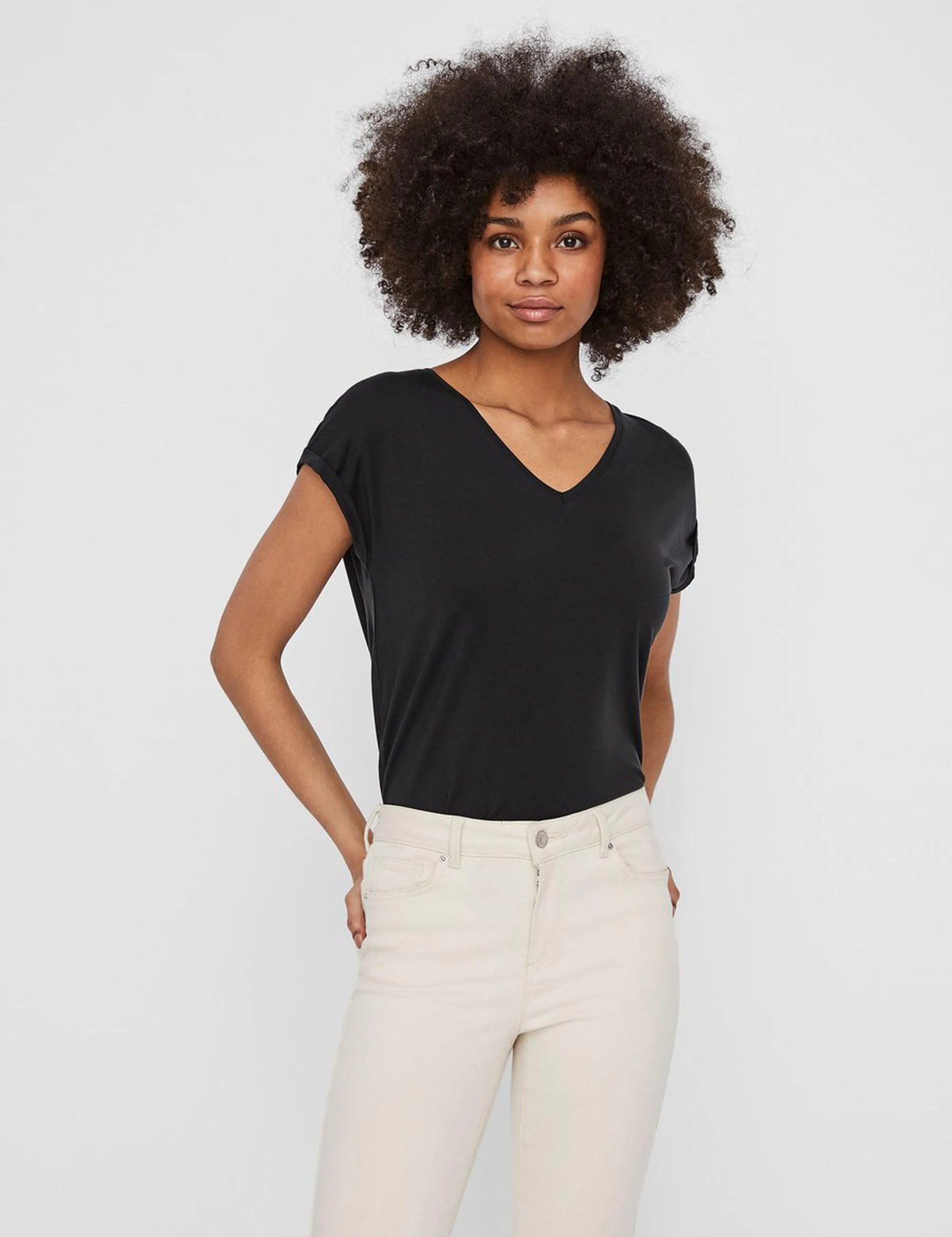 Camiseta Cuello Pico AWARE Black - ECRU