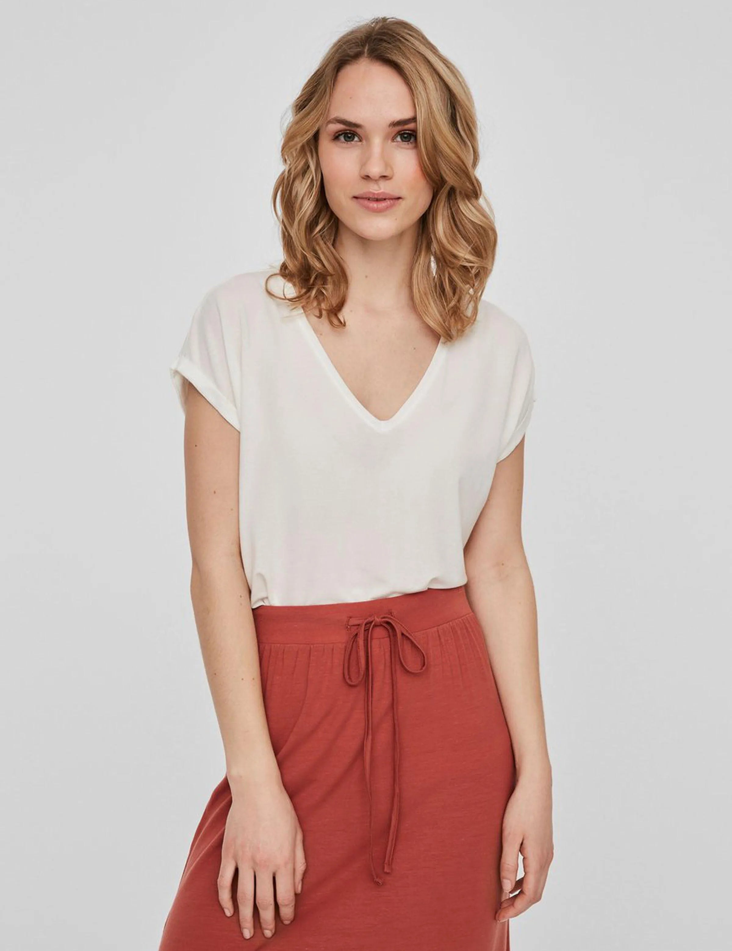 Camiseta Cuello Pico AWARE Snow White - ECRU