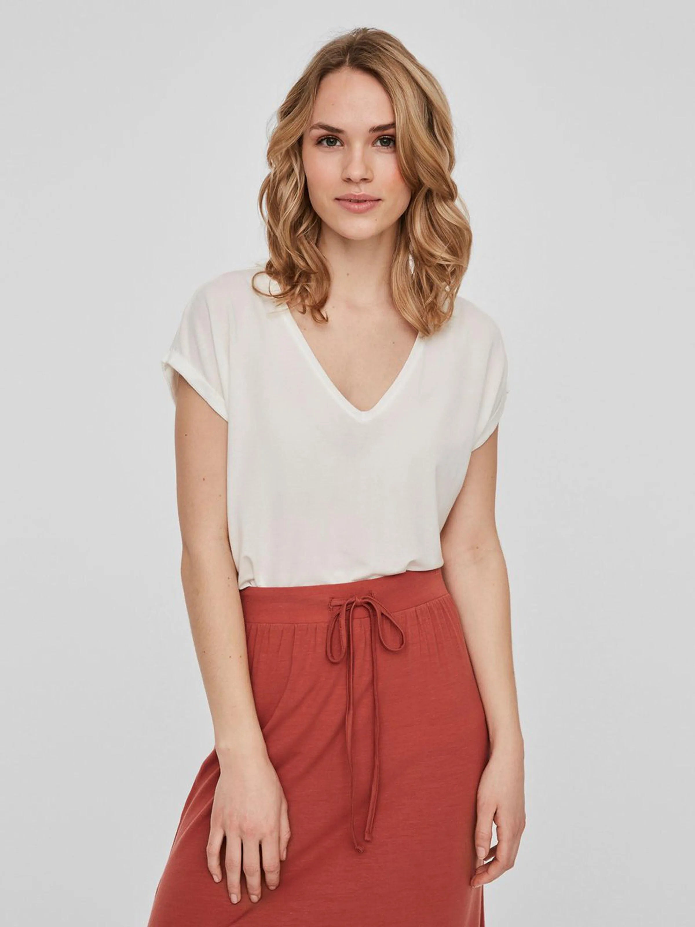 Camiseta Cuello Pico AWARE Snow White - ECRU