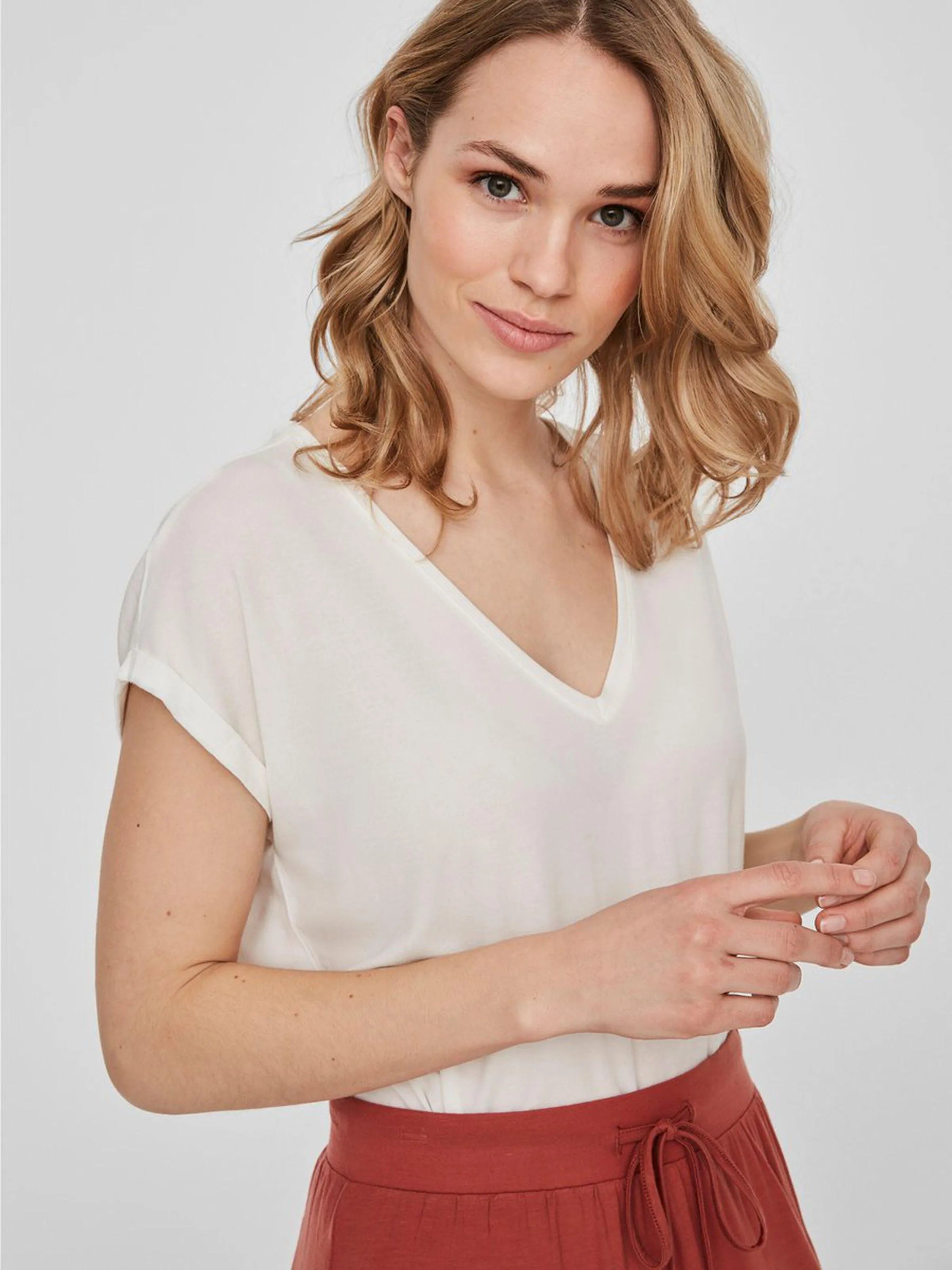 Camiseta Cuello Pico AWARE Snow White - ECRU