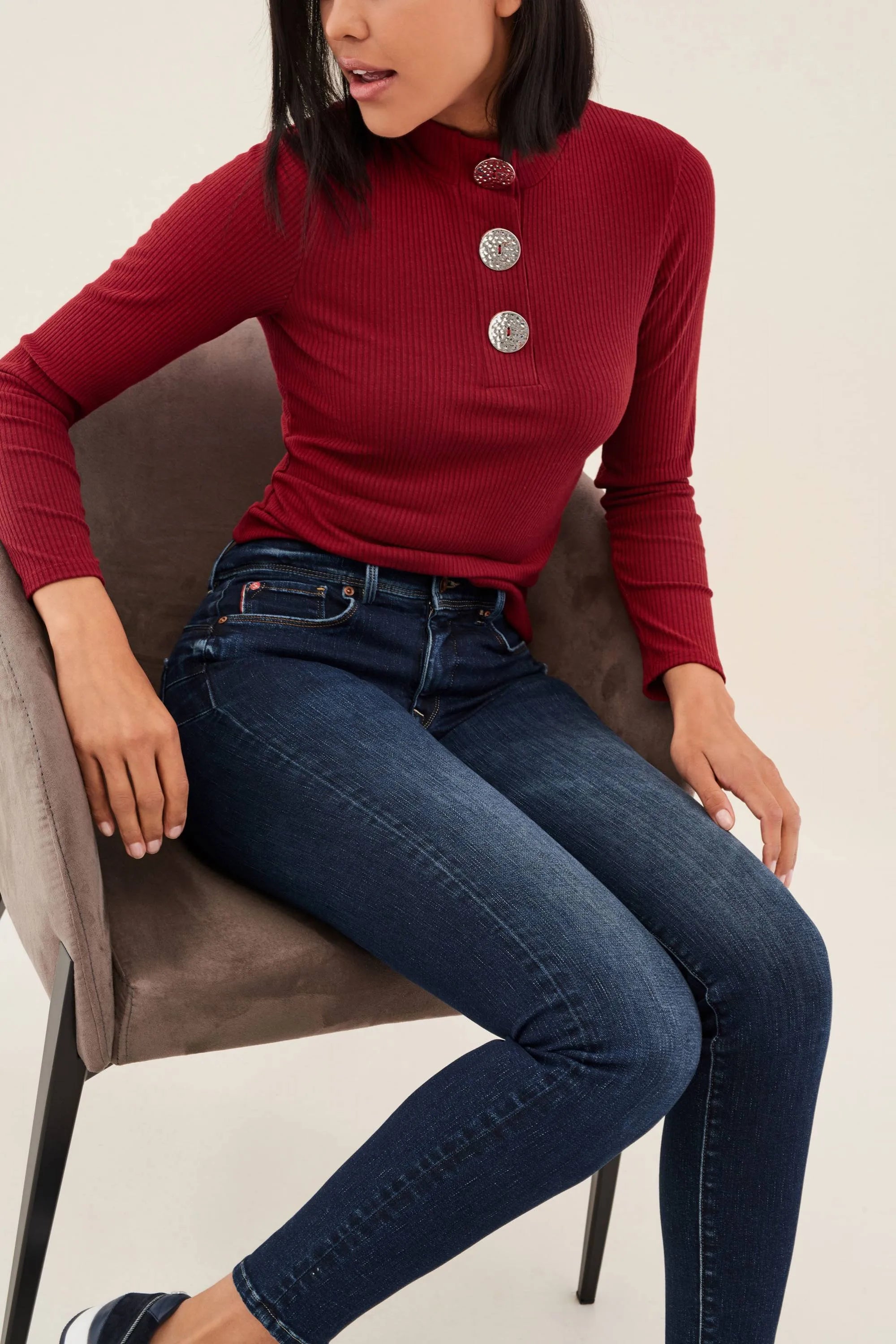 CAMISETA DE MANGA LARGA CON BOTONES EN EL ESCOTE - ECRU