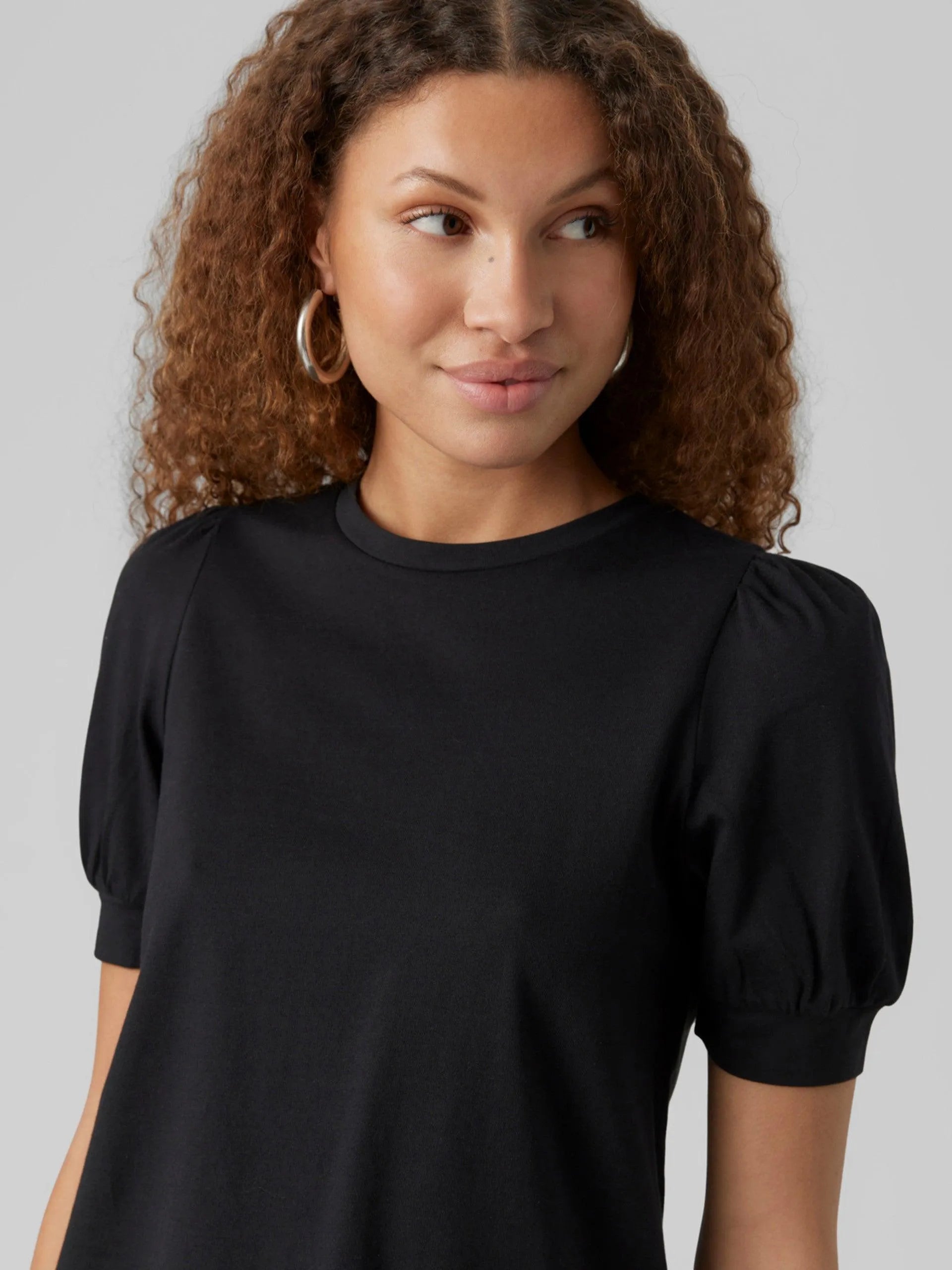Camiseta de Mujer Vero Moda Manga Corta Abullonada Kerry Black - ECRU