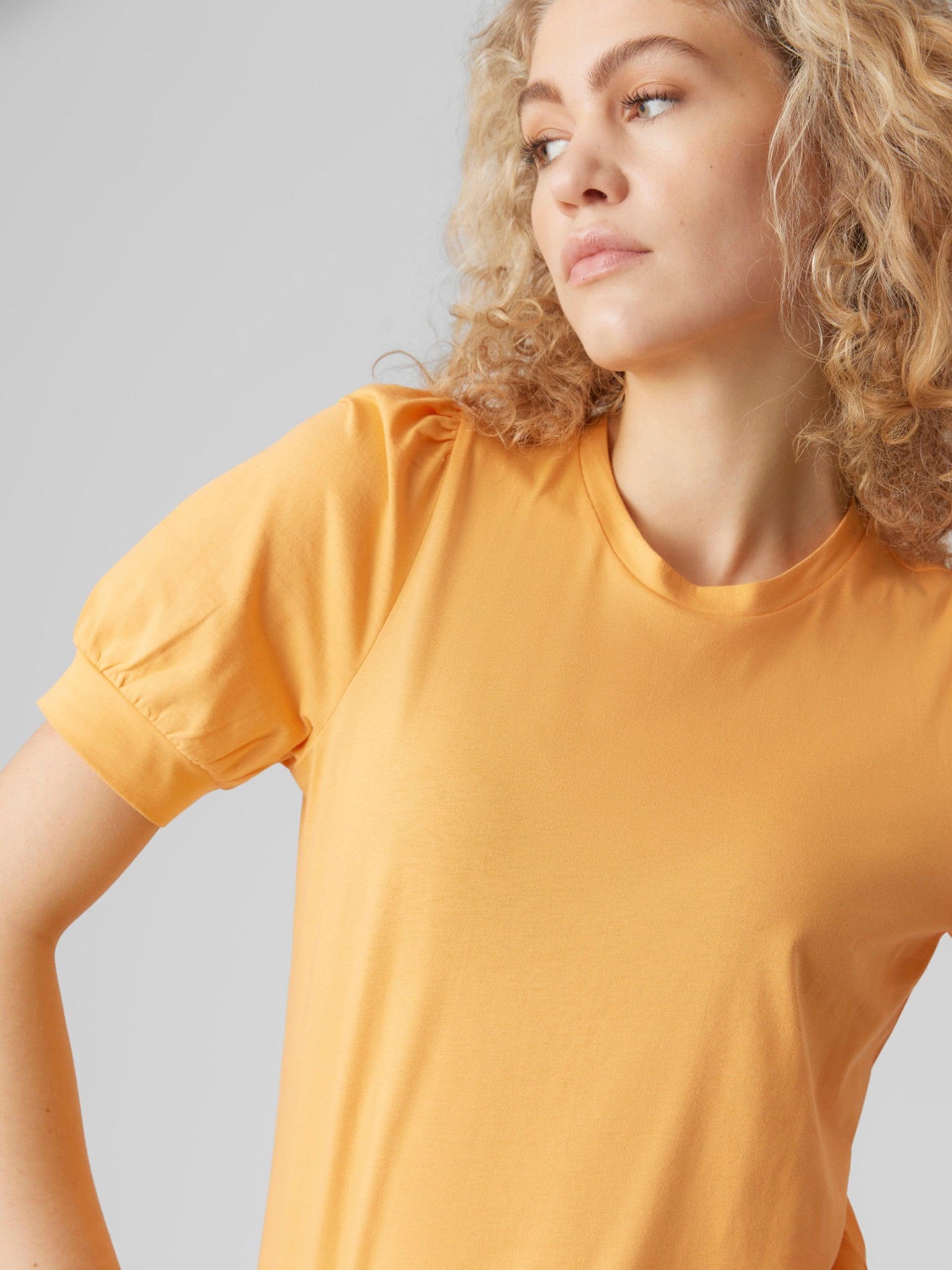 Camiseta de Mujer Vero Moda Manga Corta Abullonada Kerry Mock Orange - ECRU