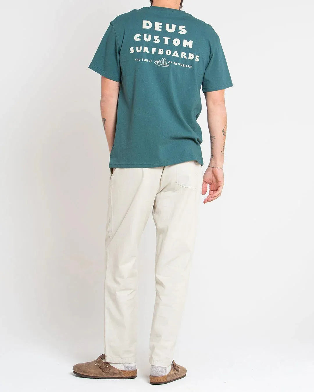 Camiseta Deus Ex Machina Layback Jasper Green - ECRU