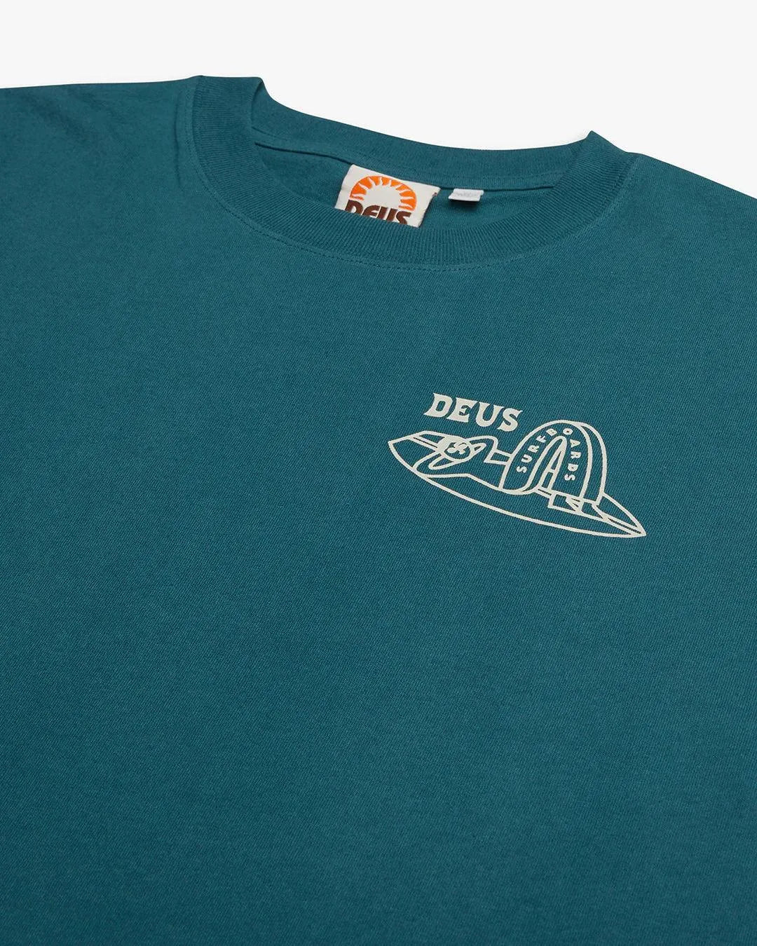 Camiseta Deus Ex Machina Layback Jasper Green - ECRU